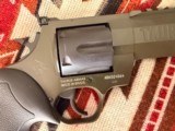 2020 Taurus Ragging Hunter 44 Mag Green/Blue Revolver 8 1/2" Barrel - LNIB - Image 5 of 12