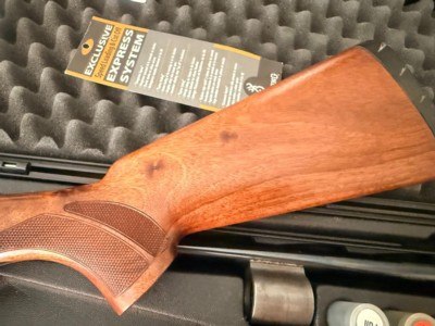 2011 Browning Maxus Semi Auto 12 Gauge Shotgun - 26" Vented Barrel Invector Plus Choking System - Pristine Condition in Factory Case - Image 13 of 19
