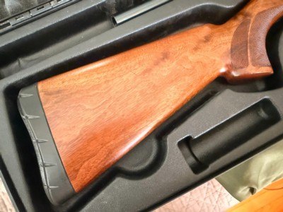 2011 Browning Maxus Semi Auto 12 Gauge Shotgun - 26" Vented Barrel Invector Plus Choking System - Pristine Condition in Factory Case - Image 6 of 19