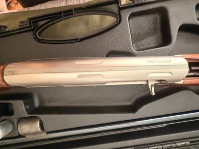 2011 Browning Maxus Semi Auto 12 Gauge Shotgun - 26" Vented Barrel Invector Plus Choking System - Pristine Condition in Factory Case - Image 16 of 19