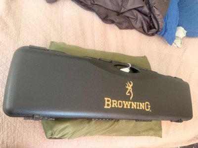 2011 Browning Maxus Semi Auto 12 Gauge Shotgun - 26" Vented Barrel Invector Plus Choking System - Pristine Condition in Factory Case - Image 19 of 19