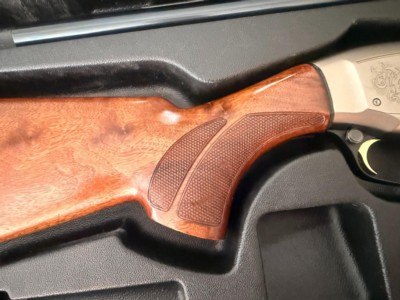 2011 Browning Maxus Semi Auto 12 Gauge Shotgun - 26" Vented Barrel Invector Plus Choking System - Pristine Condition in Factory Case - Image 7 of 19