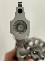 Smith & Wesson 627-5 Performance Center 8 Times .357 Magnum - 8 of 11