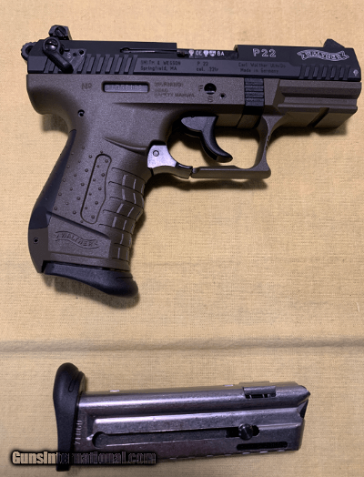 Walther P22. Smith & Wesson.