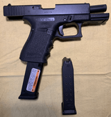 Glock 23 .40cal w/two mags & hard case - 4 of 9