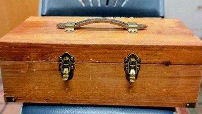 SPORTING CLAYS, CARTRIDGE MAGAZINE BOX, HOLDS 200 ROUNDS. - Image 1 of 3