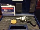 Colt Magnum Carry - 1 of 8