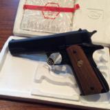 Colt 1911 Government MKIV Series 70 - 2 of 6