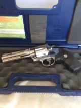 Colt Anaconda 4" - 1 of 9