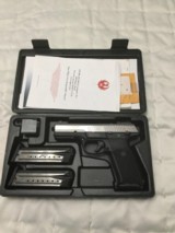 Ruger SR9 9mm with three clips and new holster - 10 of 12