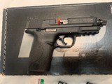 Smith &Wesson M&P 22 Compact threaded - 2 of 12