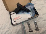 Smith &Wesson M&P 22 Compact threaded - 5 of 12