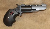 ~ North American Arms ~ Black Widow ~ 22 Mag ~ - Image 1 of 6