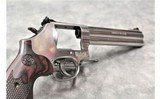 Smith & Wesson ~ 686-6 Plus Deluxe ~ .357 Magnum - 5 of 6