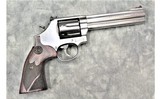 Smith & Wesson ~ 686-6 Plus Deluxe ~ .357 Magnum - 1 of 6
