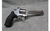 Smith & Wesson 686-6 ~.357 Magnum~ - 2 of 3