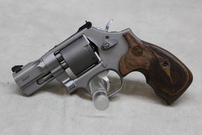 Smith & Wesson 986 ~ 9mm Luger ~ - Image 1 of 2