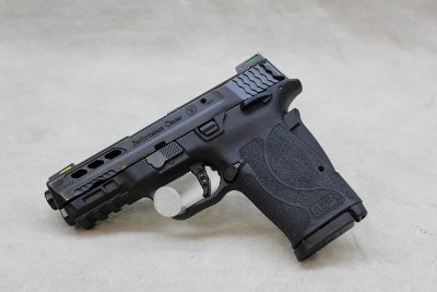 Smith & Wesson M&P 9 Shield ~ 9mm Luger ~ - Image 1 of 2