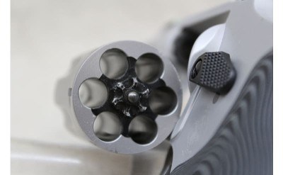 Smith & Wesson 632-UC ~ .32 H&R Mag ~ - Image 2 of 3