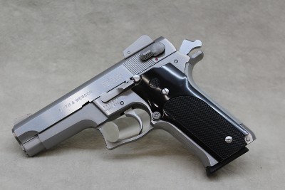 Smith & Wesson 659 ~ 9mm Luger ~ - Image 1 of 2