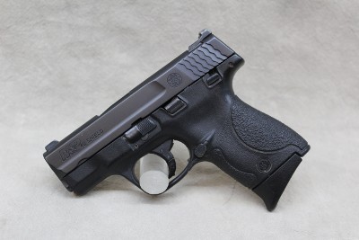 Smith & Wesson M&P 40 Shield ~ .40 S&W ~