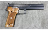 Smith & Wesson ~ 422 ~ .22 LR - 1 of 1