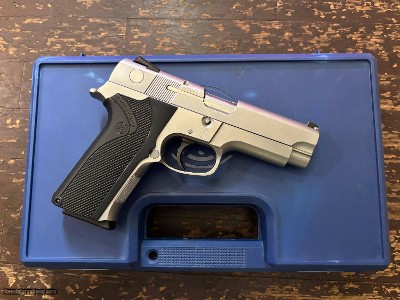 Smith and Wesson 4046 40 S&W