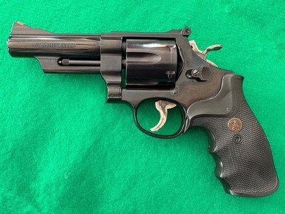 S&W 4