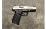 SMITH & WESSON~ SD40 VE~ .40 S&W - 1 of 2