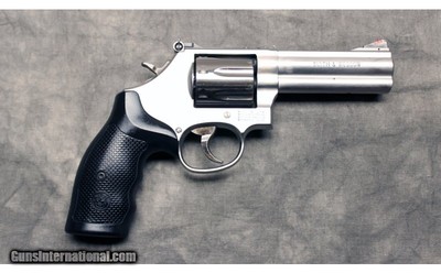 Smith & Wesson ~ 686-6 ~ .357 Magnum