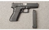 Glock ~ Model 22 ~ Semi Auto Pistol ~ .40 S&W - 7 of 7