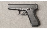 Glock ~ Model 22 ~ Semi Auto Pistol ~ .40 S&W - 2 of 7
