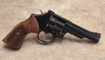 Smith & Wesson ~ Model 19-10 ~ .357 Magnum