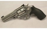 Smith & Wesson ~ Model 617-6 ~ .22 Long Rifle - 2 of 3