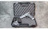 Sig Sauer ~ P226 ~ 9mm - 1 of 5