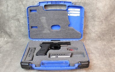 Sig Sauer ~ P220 ~ .45 Auto