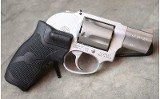 Taurus ~ Ultra Lite ~ .38 Spl - 3 of 5