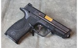 Smith & Wesson ~ M&P 40 ~ .40 - 2 of 4