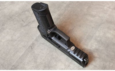 Sig Sauer ~ SP2022 ~ .40 S&W - Image 4 of 4