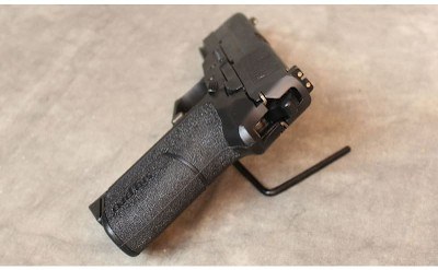 Sig Sauer ~ SP2022 ~ .40 S&W - Image 3 of 4