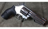 Smith & Wesson ~ 686-6 ~ .357 - 2 of 4