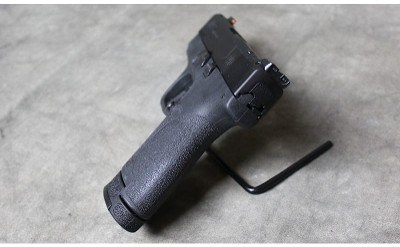 Smith and Wesson ~ M&P Shield ~ 9mm - Image 3 of 4