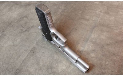 Smith and Wesson ~ 645 ~ .45 Auto - Image 5 of 5