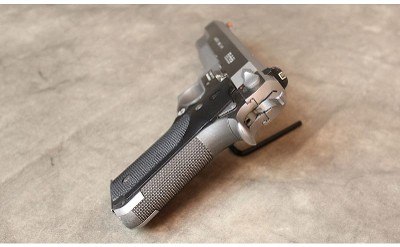 Smith and Wesson ~ 645 ~ .45 Auto - Image 4 of 5