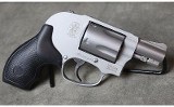Smith and Wesson ~ 638-3 Airweight ~ .38 S&W Spl - 2 of 4