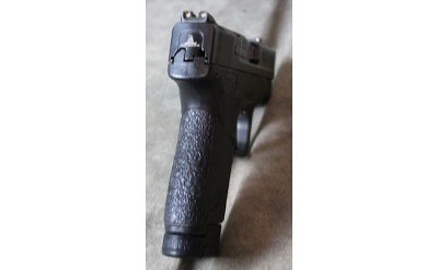 Smith & Wesson ~ Shield 40 ~ .40 - Image 3 of 4