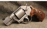 Smith & Wesson ~ 686-6 Performance Center ~ .357 Magnum - 2 of 3