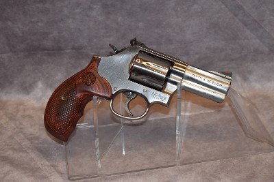 Smith & Wesson 686-6 Plus - Image 1 of 3