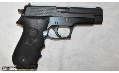 Sig Sauer ~ P220 ~ .45 Auto