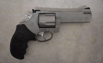 Taurus ~ Tracker ~ .44 Magnum